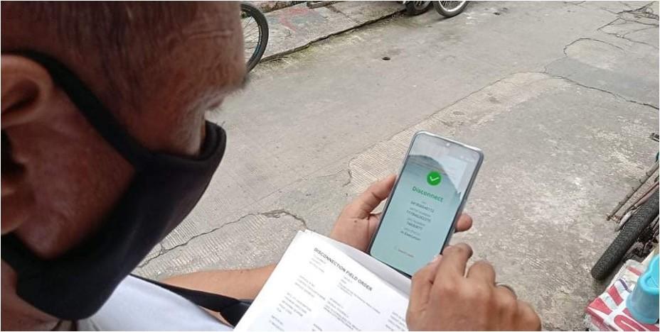 Meralco customer checking his disconnection status