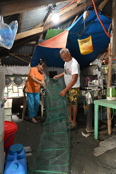 Lighting up low-income households in Isla Pugad